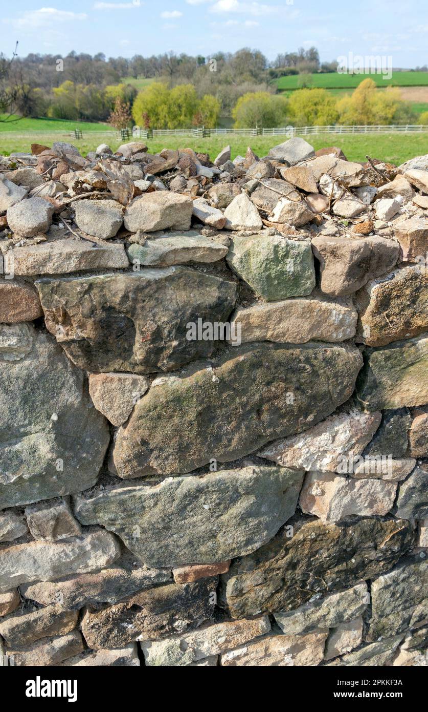 Trockene Steinmauer Calke Leicestershire Stockfoto