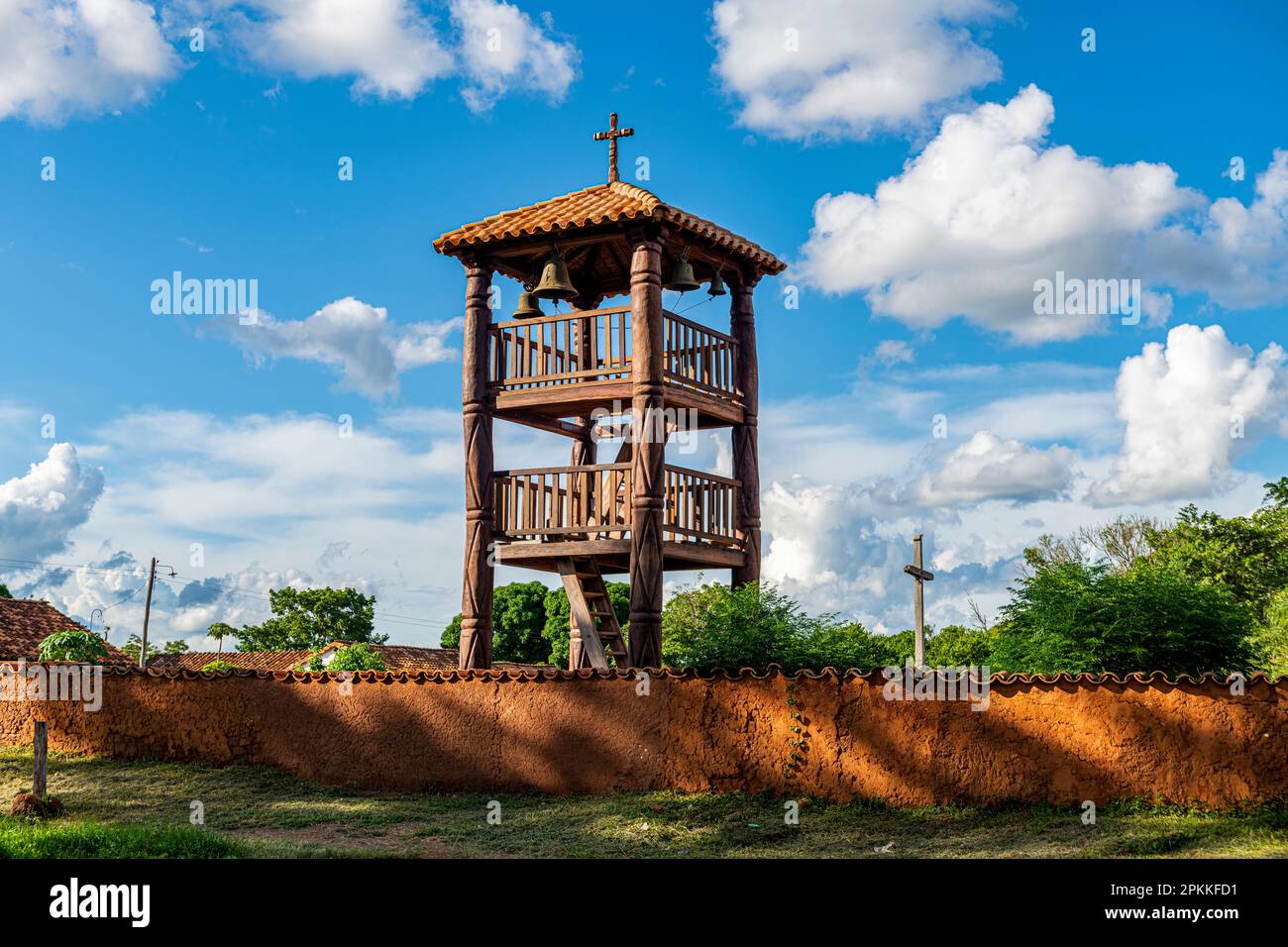 Glockenturm, Santa Ana de Velasco Missionskirche, Jesuitenmissionen von Chiquitos, UNESCO-Weltkulturerbe, Santa Cruz Department, Bolivien Stockfoto