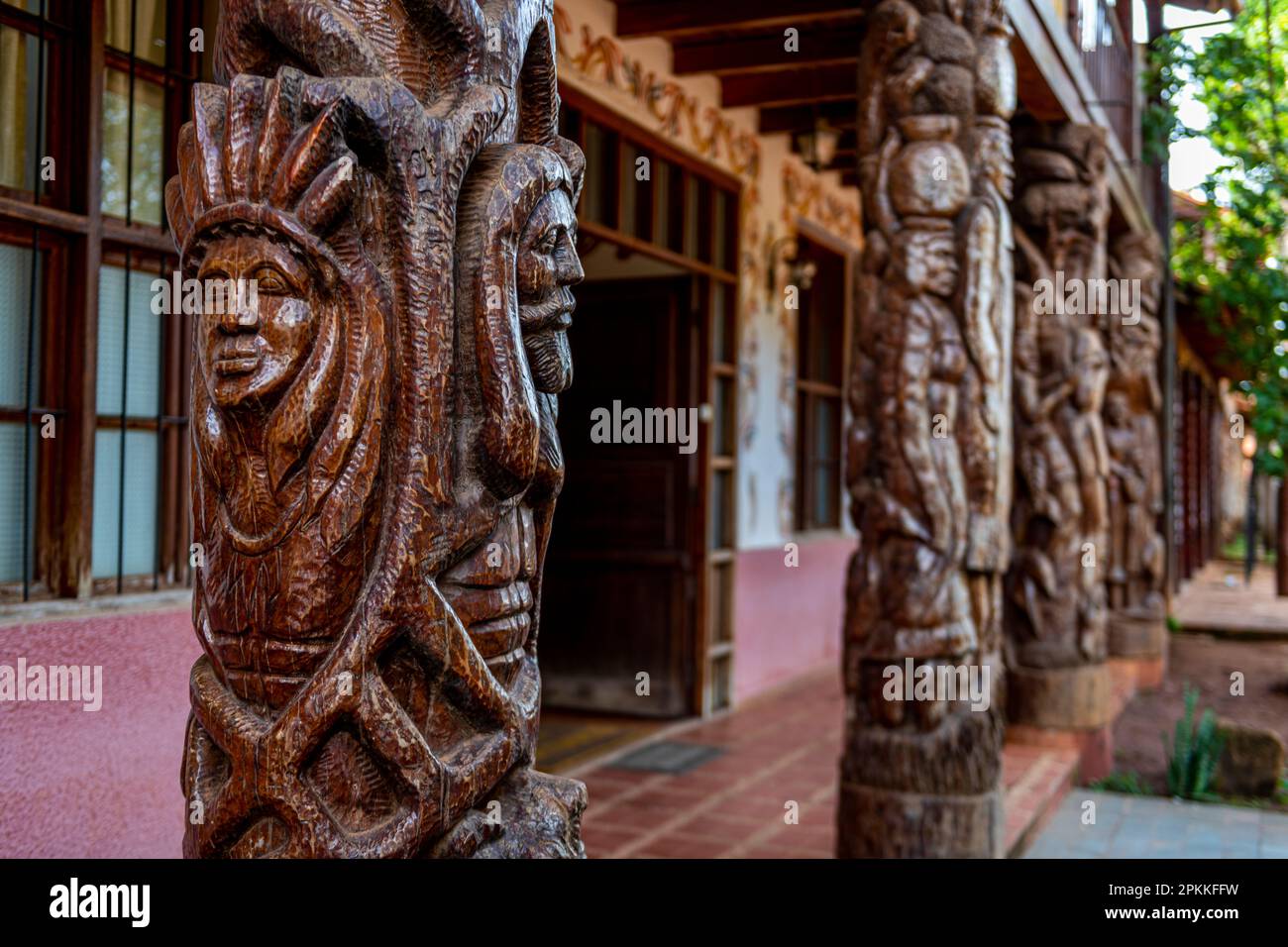 Wunderschöne Holzarbeiten, Jesuitenmissionen von Chiquitos, Santa Cruz Department, Bolivien, Südamerika Stockfoto