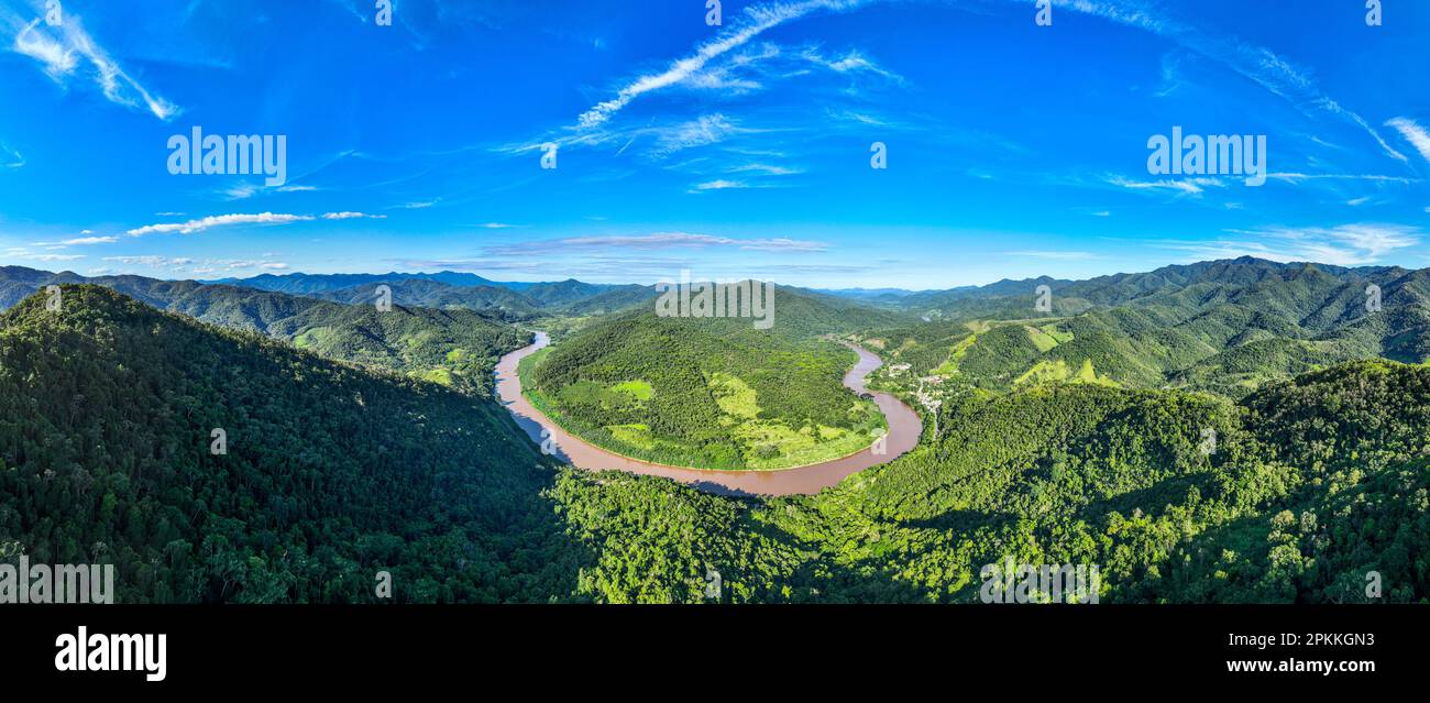 Aerial of the Iguape River, Atlantic Forest South-East Reserves, Alto Ribeira Touristic State Park, Sao Paulo State, Brasilien Stockfoto