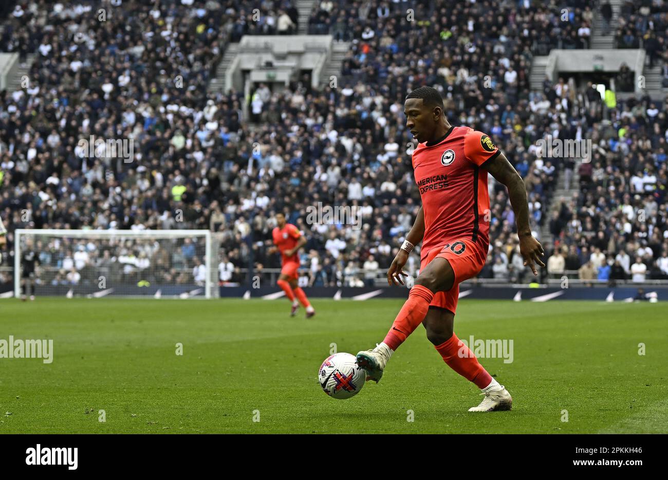 London, Großbritannien. 8. April 2023. Pervis Estupiñán (Brighton) beim Spiel der Tottenham V Brighton Premier League im Tottenham Hotspur Stadium. Kredit: MARTIN DALTON/Alamy Live News Stockfoto