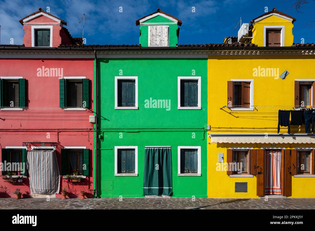 Farbenfrohe Häuser, farbenfrohe Hausfassaden, Burano Island, Venedig, UNESCO-Weltkulturerbe, Veneto, Italien, Europa Stockfoto
