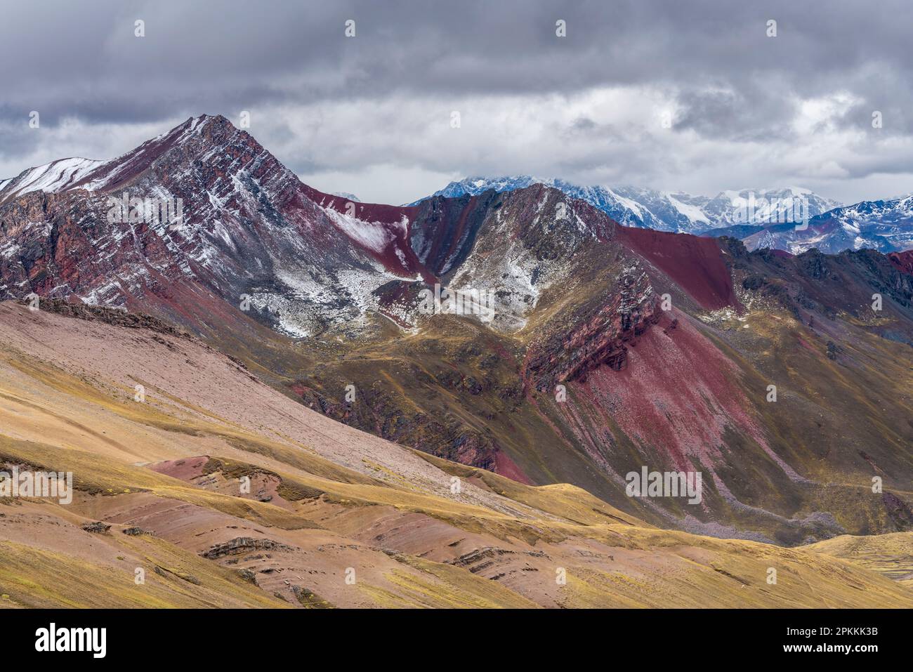 Berge in der Nähe von Rainbow Mountain (Vinicunca), Cusco, Peru, Südamerika Stockfoto