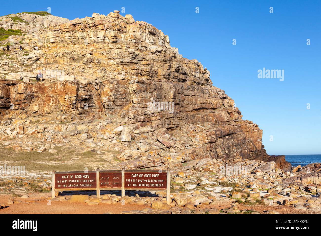 Felsformation Kap der Guten Hoffnung - Südwestlicher Punkt des afrikanischen Kontinents, Kapstadt, Westkap, Südafrika mit Schild Stockfoto