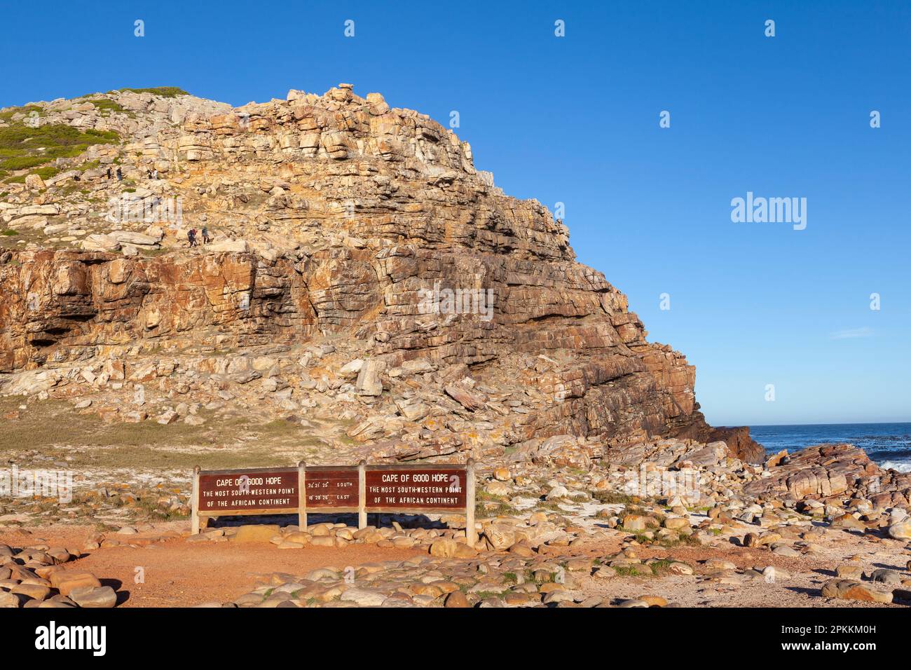Felsformation Kap der Guten Hoffnung - Südwestlicher Punkt des afrikanischen Kontinents, Kapstadt, Westkap, Südafrika mit Schild Stockfoto
