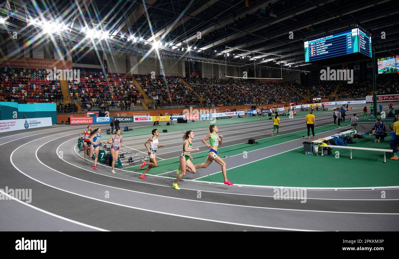 Anita Horvat (Slowenien) und Bianka Kéri (Ungarn), die bei der Europameisterschaft der Leichtathletik in Ataköy im Halbfinale der Frauen 800m antreten Stockfoto