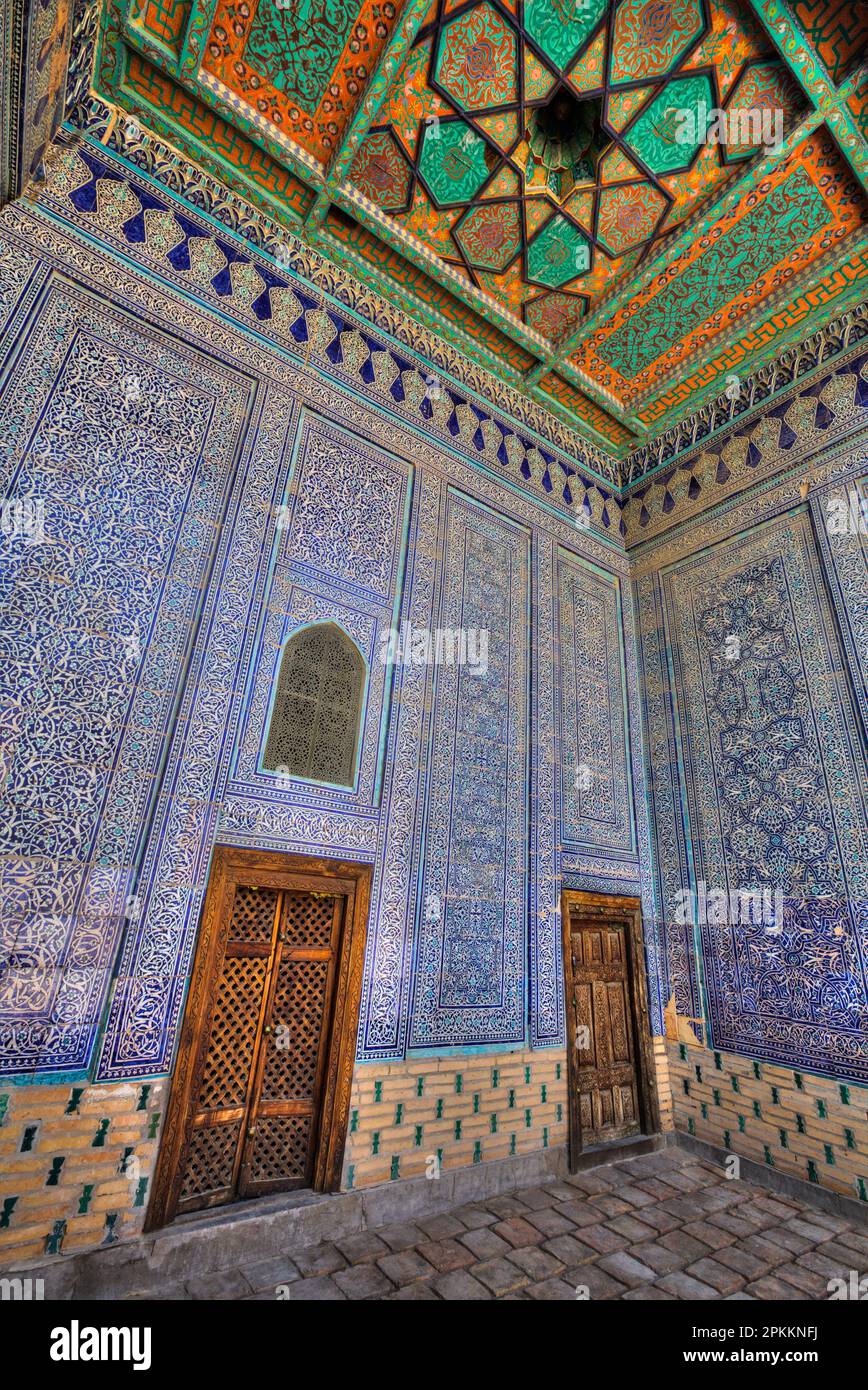 Geflieste Wände, gemalte Decke, Emirs Frauenquartiere, Tash Khauli Palast, 1830, Ichon Qala (Itchan Kala), Khiva, Usbekistan Stockfoto