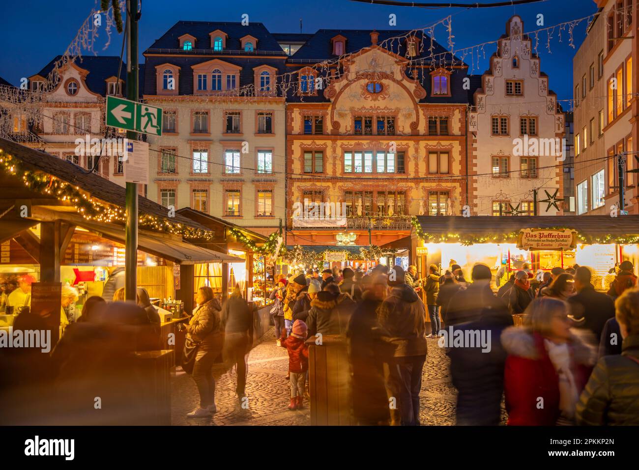 Blick auf den Weihnachtsmarkt am Domplatz, Mainz, Rheinland-Pfalz, Deutschland, Europa Stockfoto