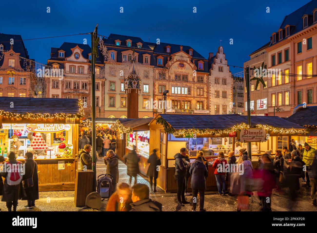 Blick auf den Weihnachtsmarkt am Domplatz, Mainz, Rheinland-Pfalz, Deutschland, Europa Stockfoto