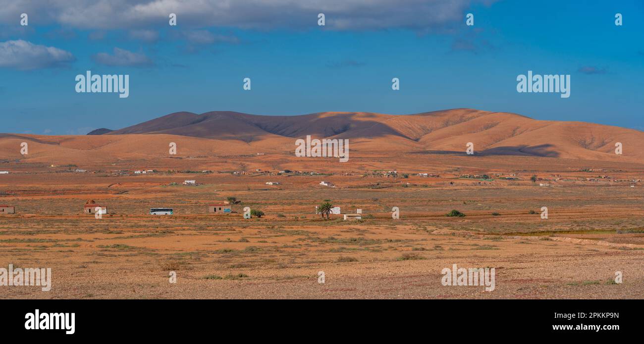 Blick auf die dramatische Landschaft in der Nähe von La Matilla, Fuerteventura, Kanarischen Inseln, Spanien, Atlantik, Europa Stockfoto