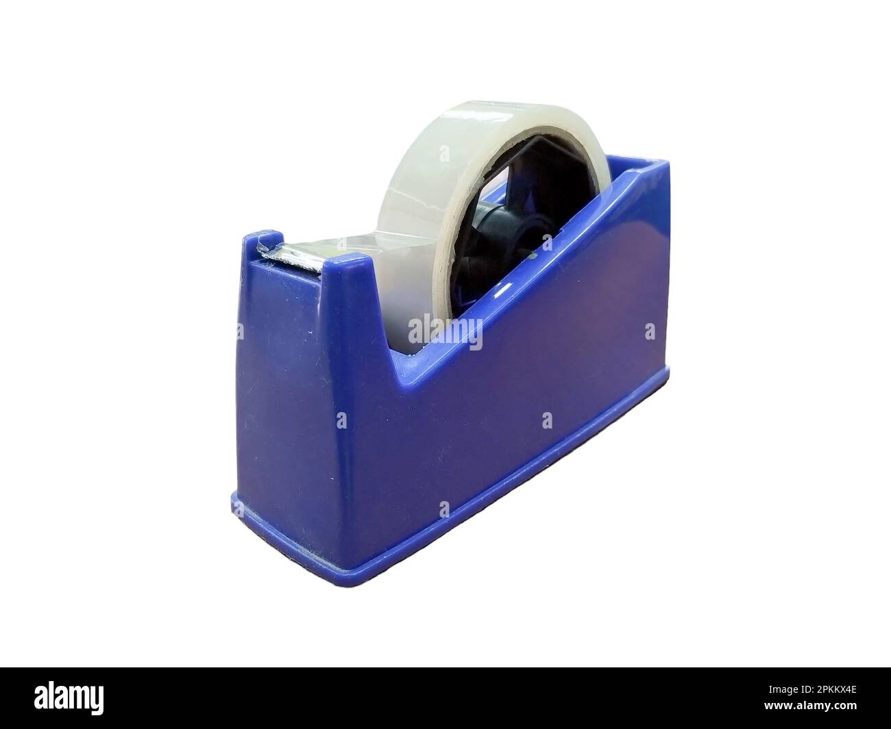 Blauer Klebebandabroller auf weißem Hintergrund Stockfoto