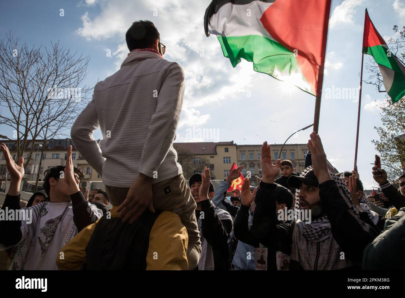 Heute, am 8. April 2023, versammelten sich in Berlin Demonstranten im