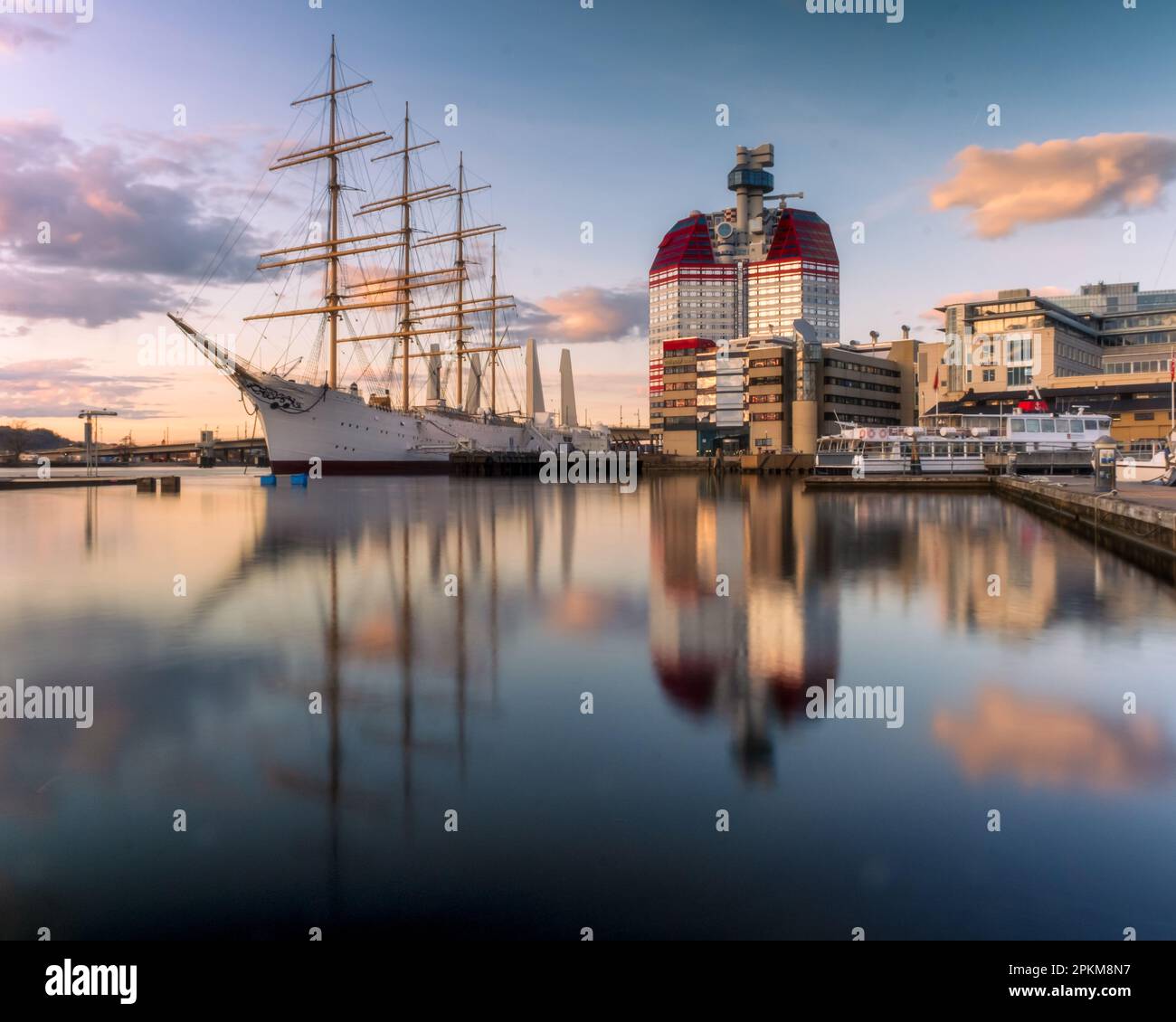 Lilla bommen , Göteborg schweden, das an einem Frühlingsabend im goldenen Sonnenlicht leuchtet Stockfoto