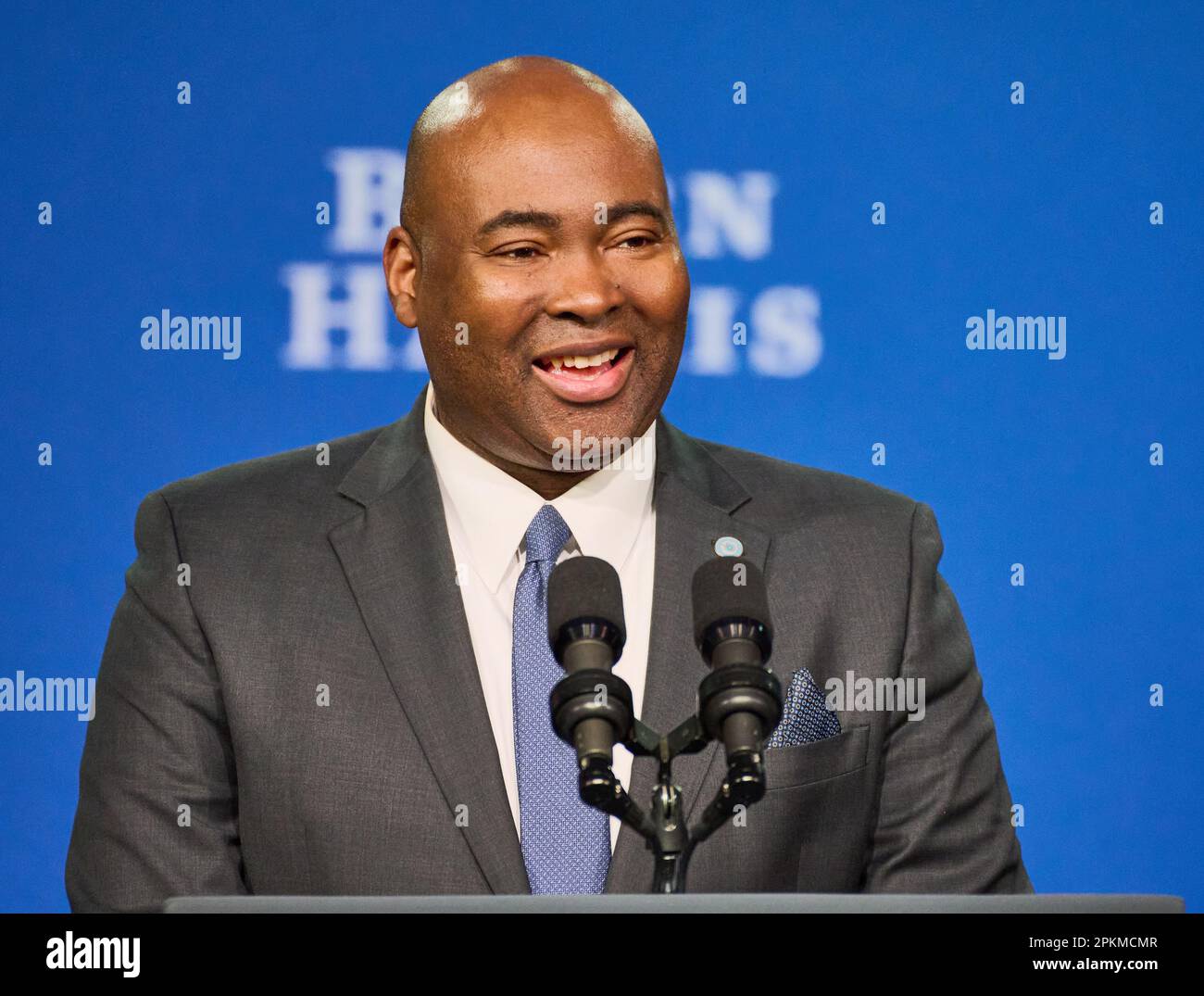 PHILADELPHIA, Pennsylvania, USA - 3. FEBRUAR 2023: DNC-Vorsitzender Jaime Harrison spricht auf dem Wintertreffen des Demokratischen Nationalkomitees. Stockfoto