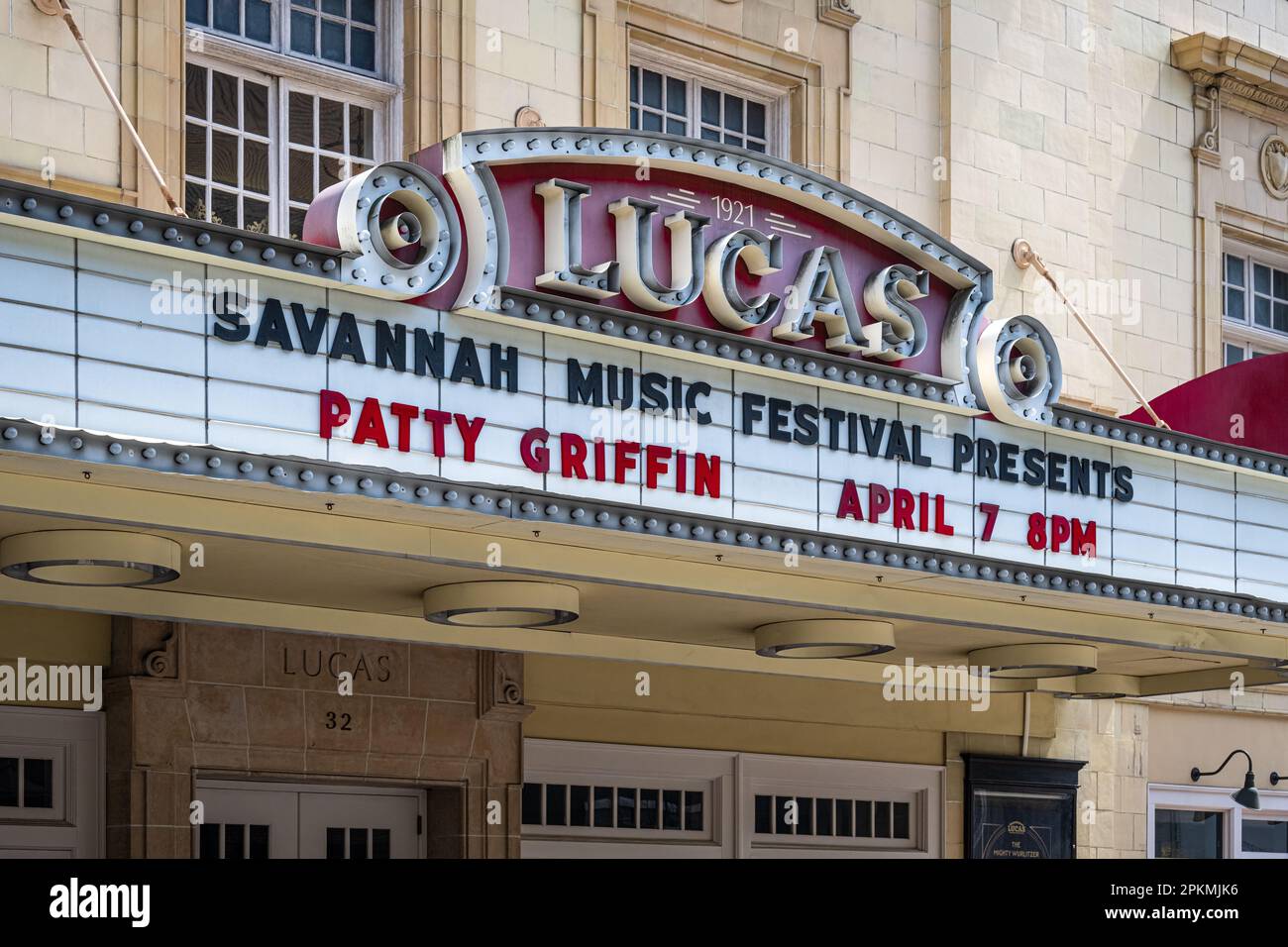 Lucas Theater am Reynolds Square im historischen Stadtzentrum von Savannah, Georgia. (USA) Stockfoto
