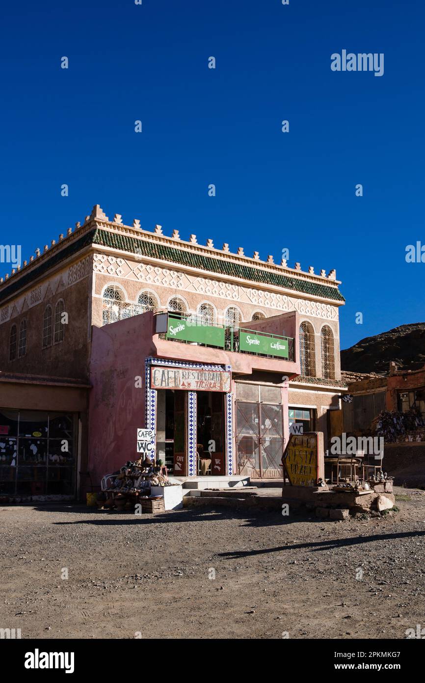 Ein Straßenrestaurant im Hohen Atlas Stockfoto