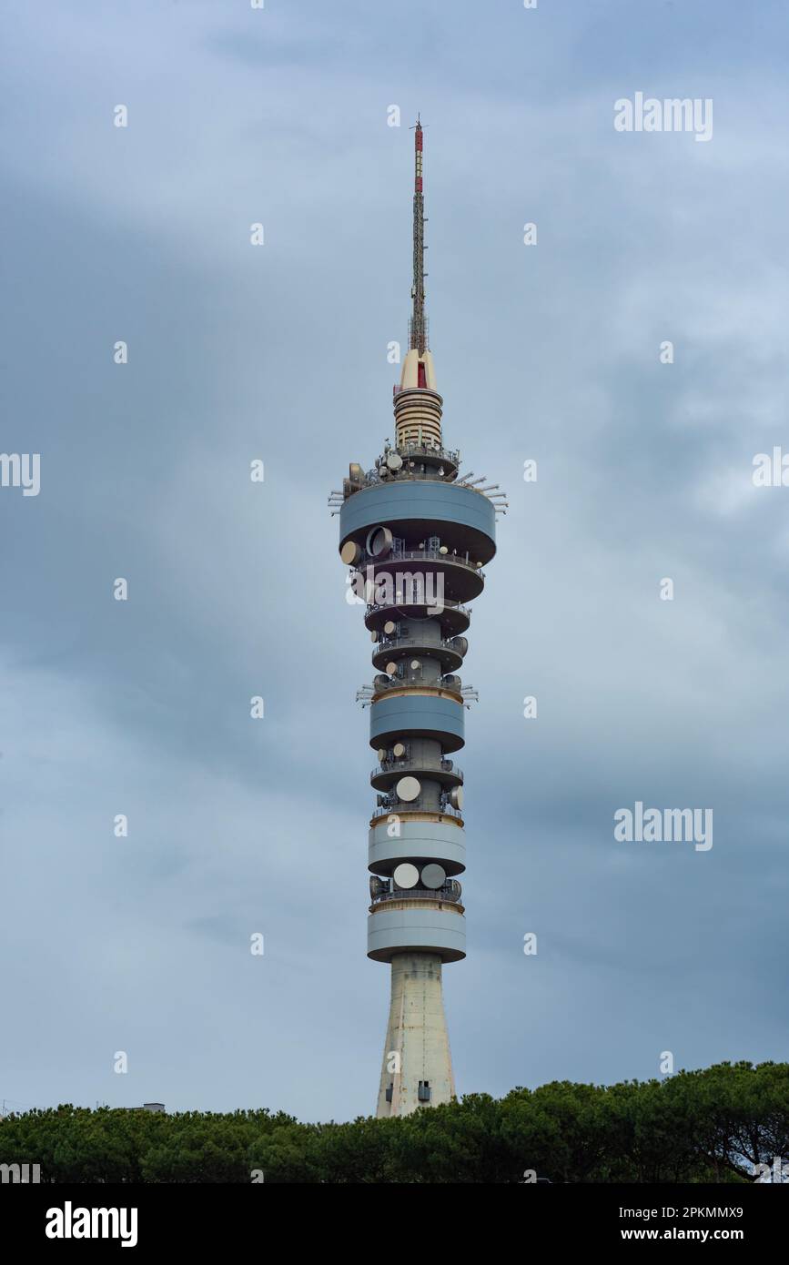 Telekommunikationsturm im Stadtteil Laurentino, Rom, Italien Stockfoto