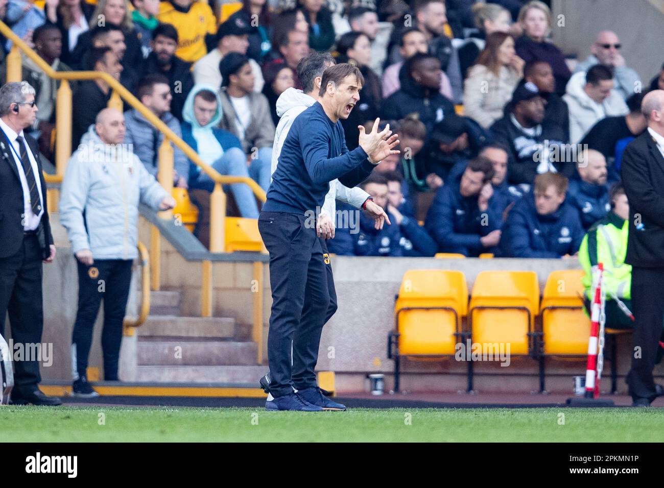 Molineux, Wolverhampton, Großbritannien. 8. April 2023. Julen Lopetegui, Manager von Wolves Gesten, am Samstag, den 8. April 2023, während des Premier League-Spiels zwischen Wolverhampton Wanderers und Chelsea in Molineux, Wolverhampton. (Foto: Gustavo Pantano | MI News) Guthaben: MI News & Sport /Alamy Live News Stockfoto