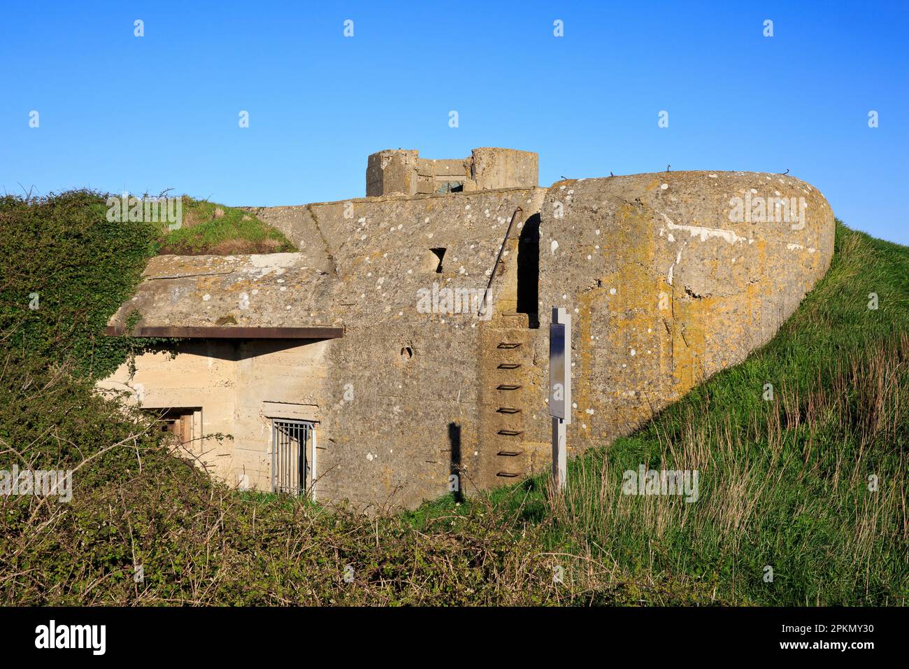 Ein deutsches Blockhaus aus dem Zweiten Weltkrieg am Kap Fagnet in Fecamp (seine-Maritime), Normandie, Frankreich Stockfoto