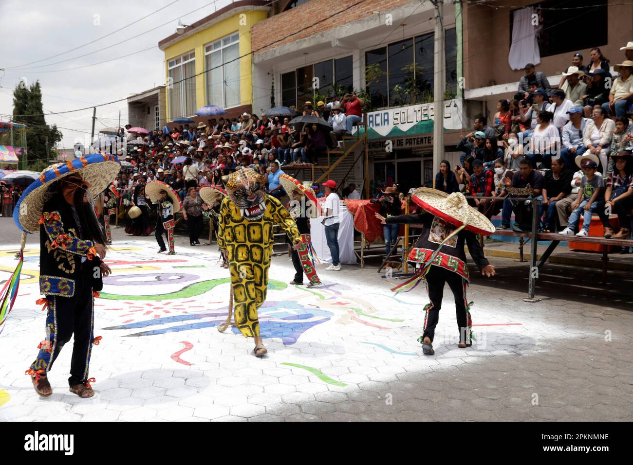 Nicht exklusiv: 8. April 2023, Bundesstaat Puebla, Mexiko: Der Tanz der Tetuane „Füße der Engel“, im Fest der Herrlichkeit der Juden auf der Sa Stockfoto