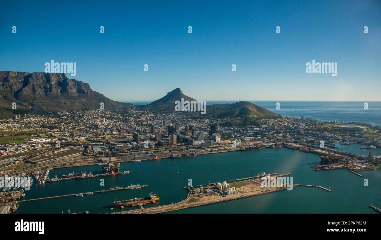 Luftaufnahme, Hafen, Tafelberg und Lion's Head auf der Rückseite, Kapstadt, Westkap, Südafrika, Afrika Stockfoto
