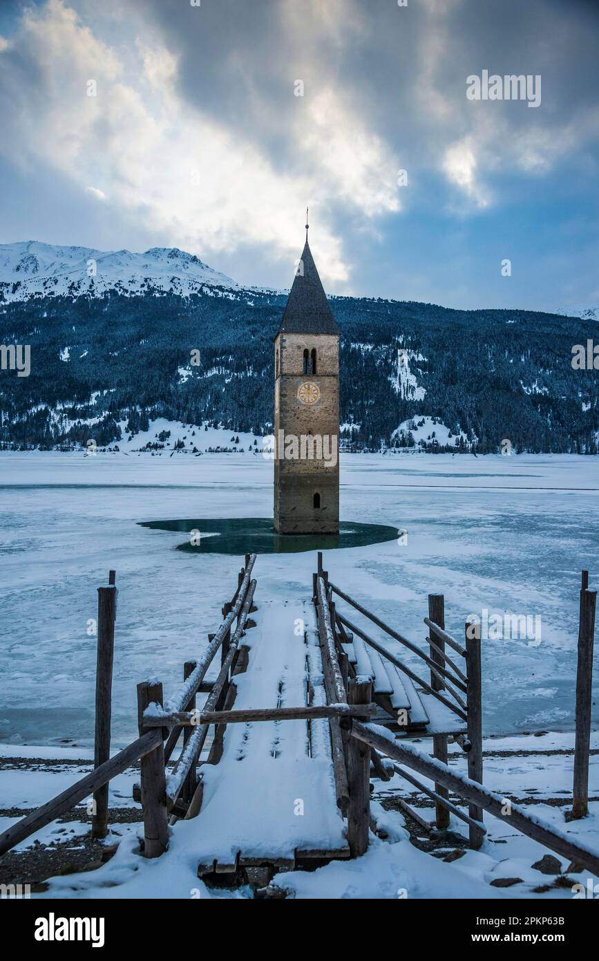 Kirchenturm in Lake Reschen, Graun, Reschen Pass, Vinschgau, Südtirol, Italien, Europa Stockfoto