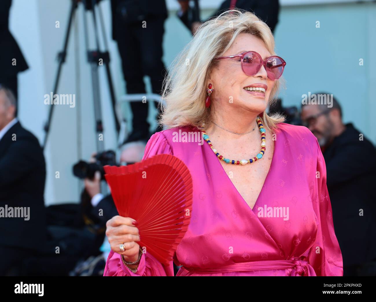 VENEDIG, ITALIEN - SEPTEMBER 06: Amanda Lear besucht den roten Teppich „Il Signore delle Formiche“ beim Venedig Film Festival 79. am 06. September 2022 Stockfoto