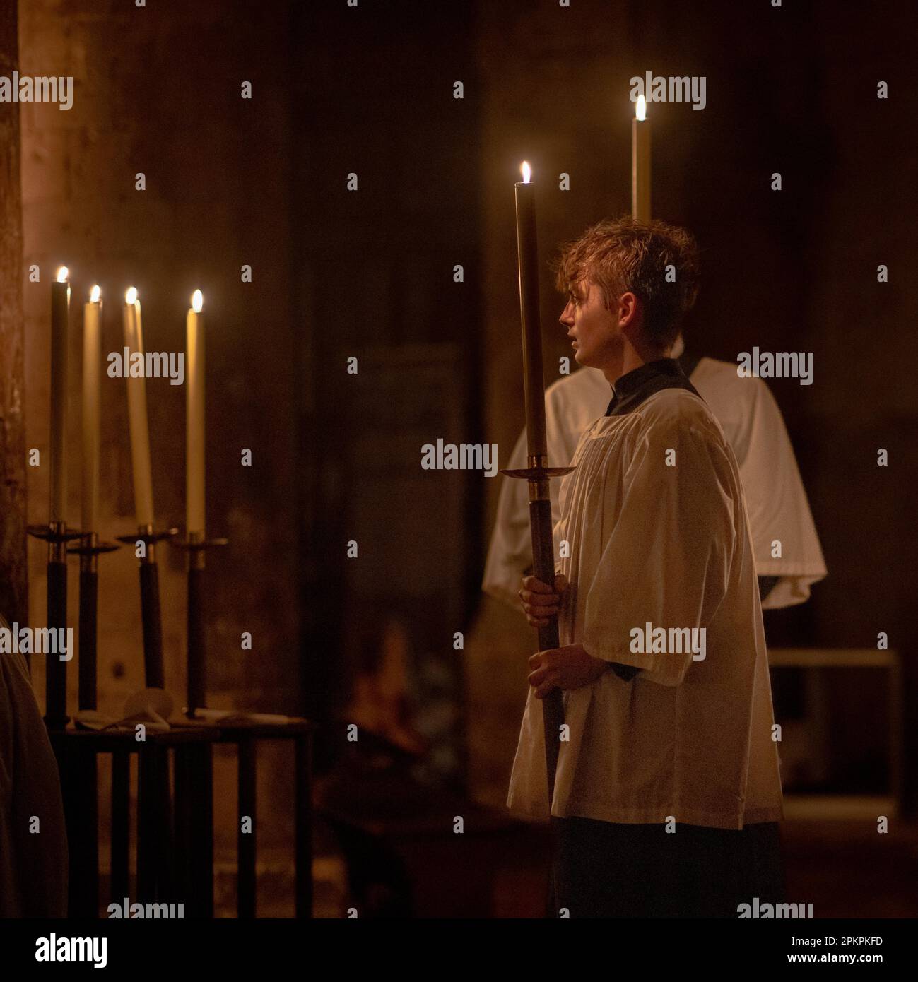 London, Großbritannien. 8. April 2023. Ostern-Vigil-Candlelight-Messe in St. Bartholomew, der großen Kirche in der Stadt London. Kredit: Andy Sillett/Alamy Live News Stockfoto