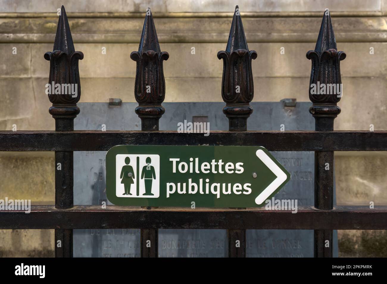 Public toilet sign in french Fotos und Bildmaterial in hoher