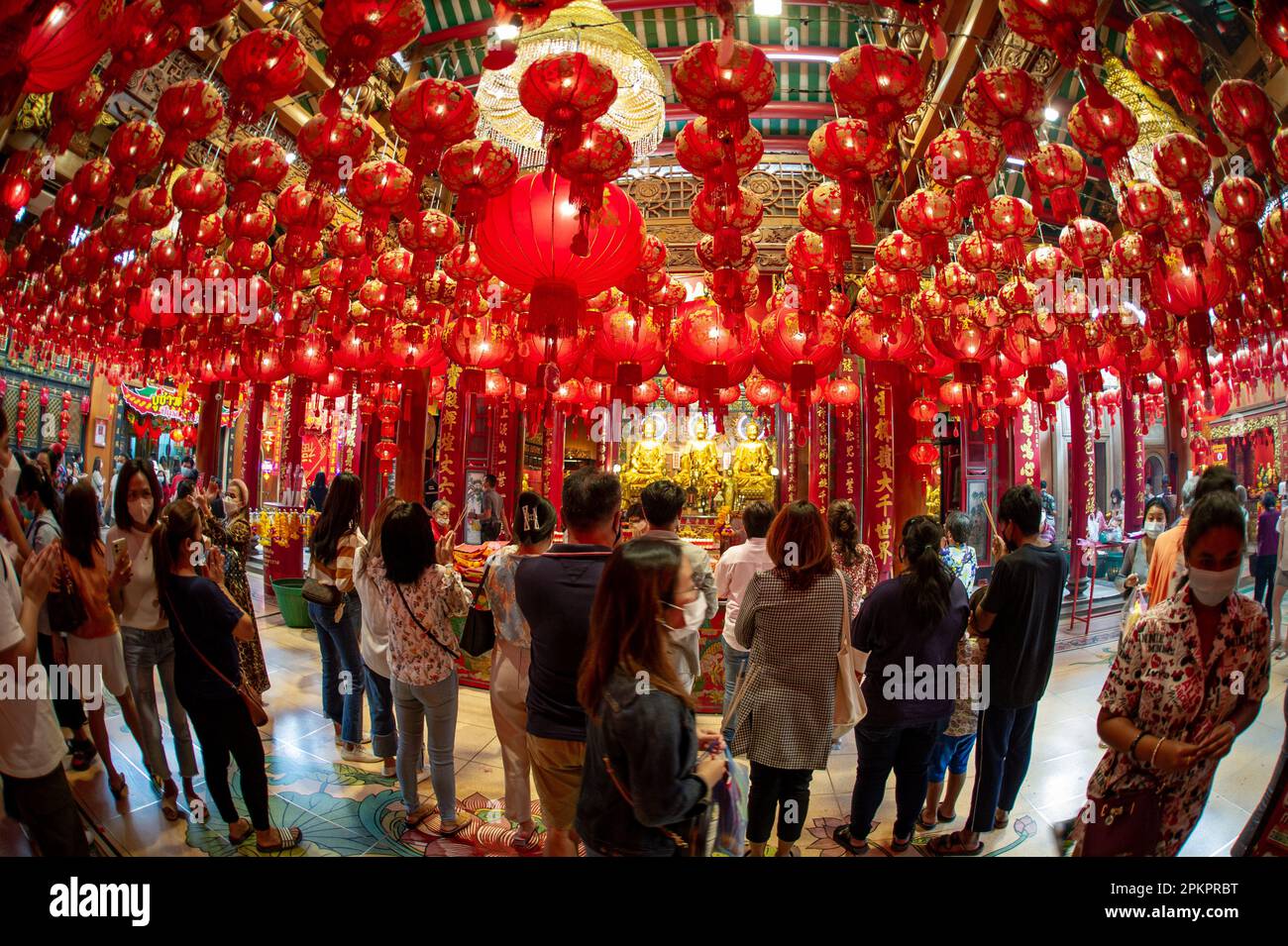 24. Februar 2023 - Bangkok Thailand - Diese Tempel sind bekannt für ihre kunstvolle Architektur, komplizierte Dekoration und ruhige Atmosphäre. Vorherrschende RE Stockfoto