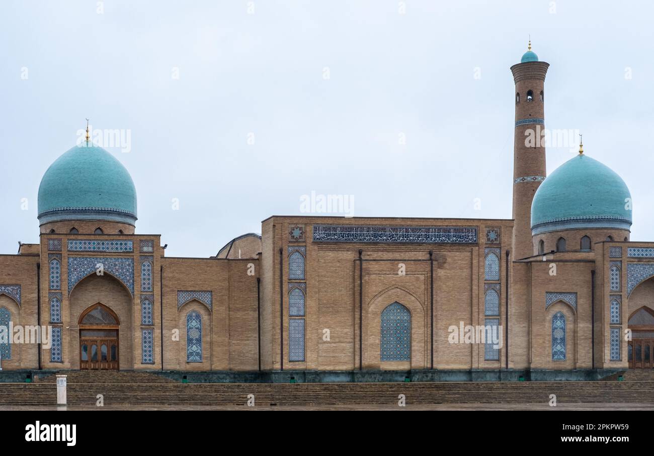 Wunderschönes klassisches Mosaikfoto von Usbekistan Taschkent, Blick auf Barak Khan Madrasah, hat Imam Square (Hazrati Imam) ist ein religiöses Zentrum von Taschkent. Stockfoto