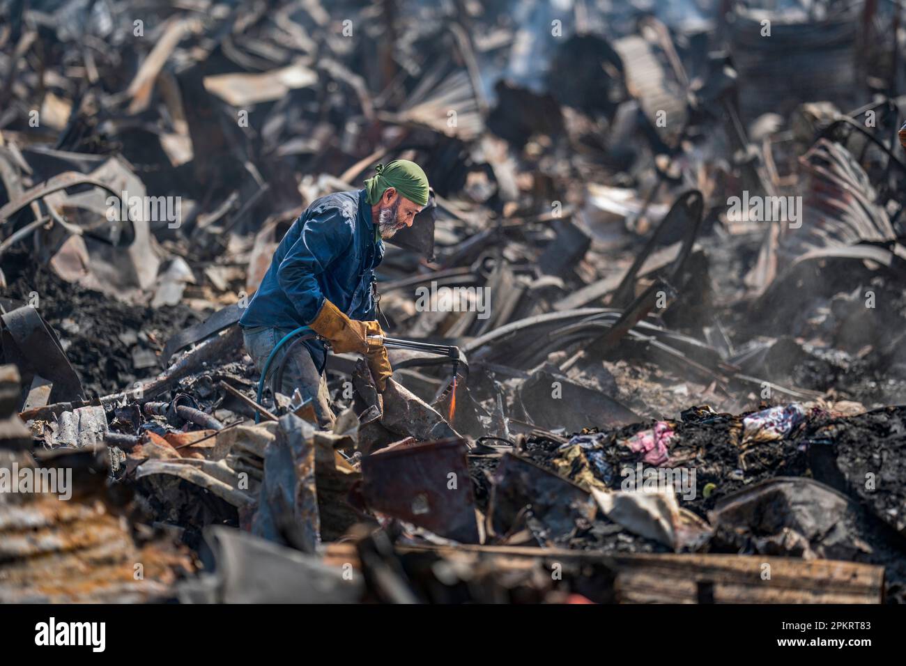 Der Brand auf dem Bangabazar-Markt hat erhebliche Schäden am Bekleidungsmarkt verursacht und etwa sechstausend Läden zerstört. 10 Mrd. BDT Verlust. Stockfoto