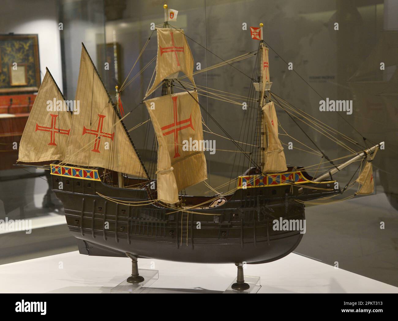 Die portugiesische Kriegsgaleone entwickelte sich Anfang des 16. Jahrhunderts. Modell. Schifffahrtsmuseum. Lissabon, Portugal. Stockfoto