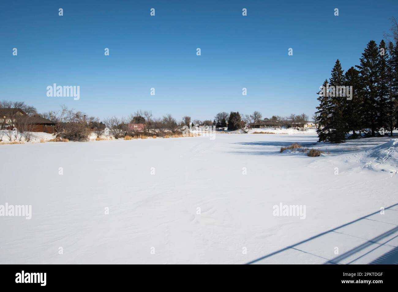 Blick auf den See von der Schwingbrücke in Wolseley, Saskatchewan, Kanada Stockfoto