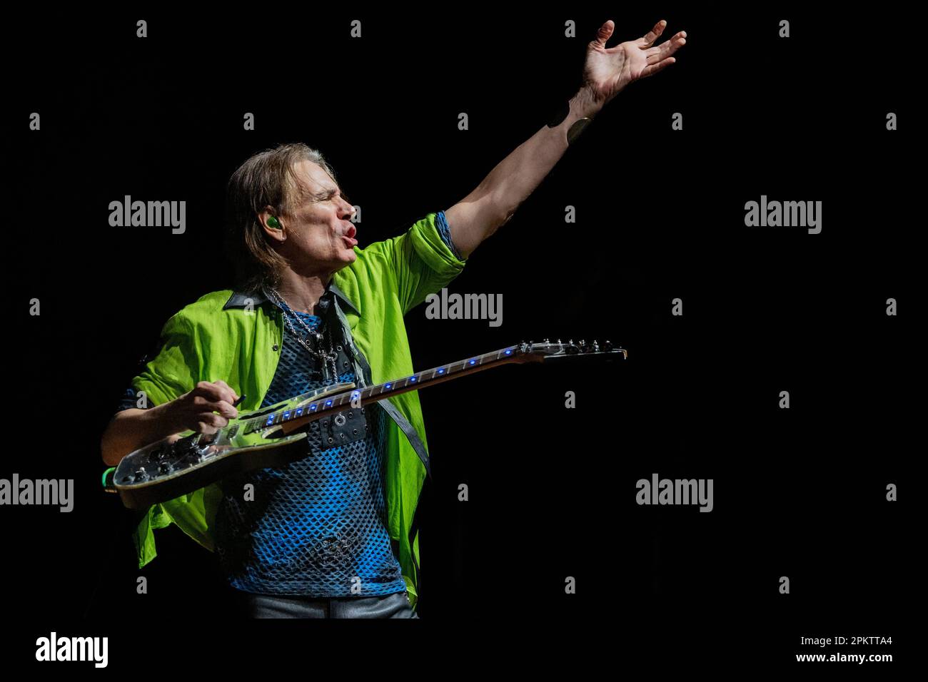 Italien 7. April 2023 Steve Vai - Inviolate Tour - live im Teatro Dal Verme Mailand © Andrea Ripamonti / Alamy Stockfoto