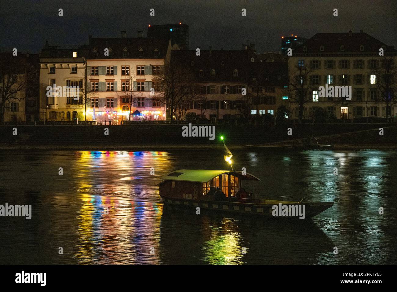 Nächtliche Fährüberfahrt in der Basler Schweiz Stockfoto