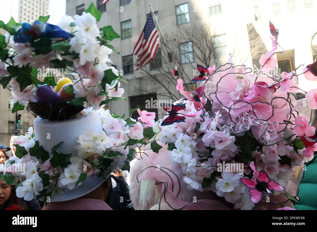 NEW YORK, NY - 9. April: Bilder, wie New York City die Osterparade und das Bonnet Festival ...
