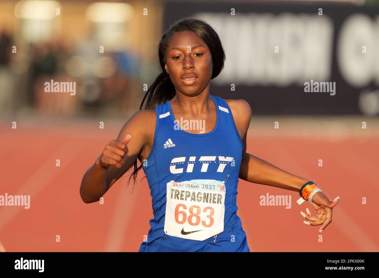Joelle Trepagnier (683) aus Culver City gewinnt die Mädchen 400 53,56 auf dem Arcadia Invitational High School Meet am Samstag, den 8. April 2023, in Arcadia. Kalif. Stockfoto