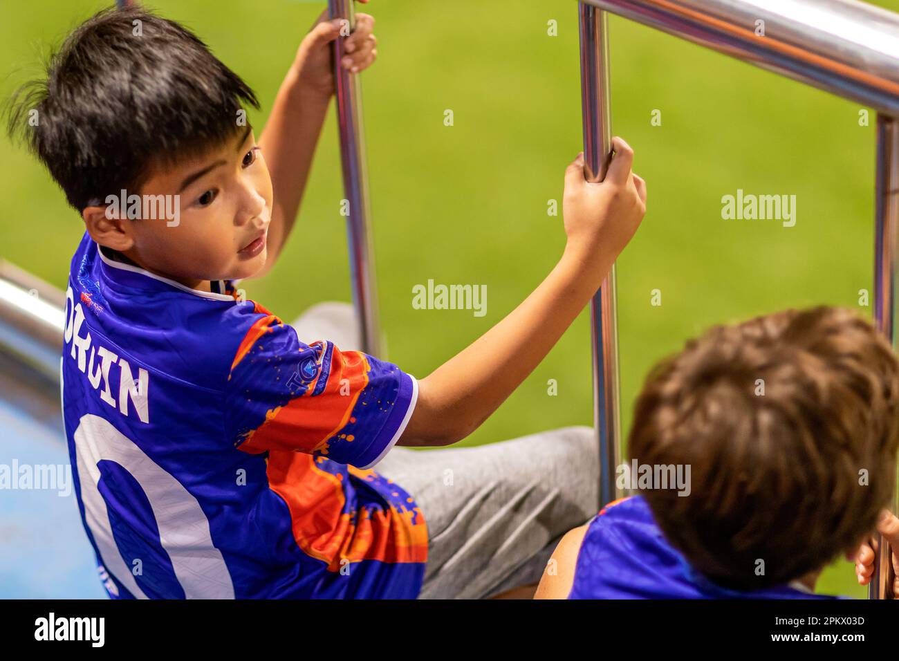 Fans und Zuschauer von Port F.C. beim Spiel der thailändischen Fußballliga im PAT-Stadion, Khlong Toey, Bangkok, Thailand Stockfoto