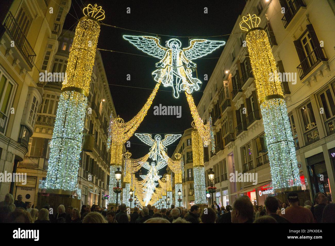 Weihnachtsbeleuchtung in der Calle Marques de Larios, Malaga, Andalusien, Costa del Sol, Spanien, Europa Stockfoto