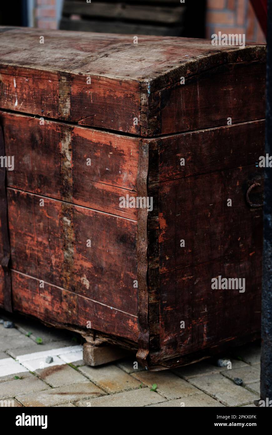 alte holzkoffer