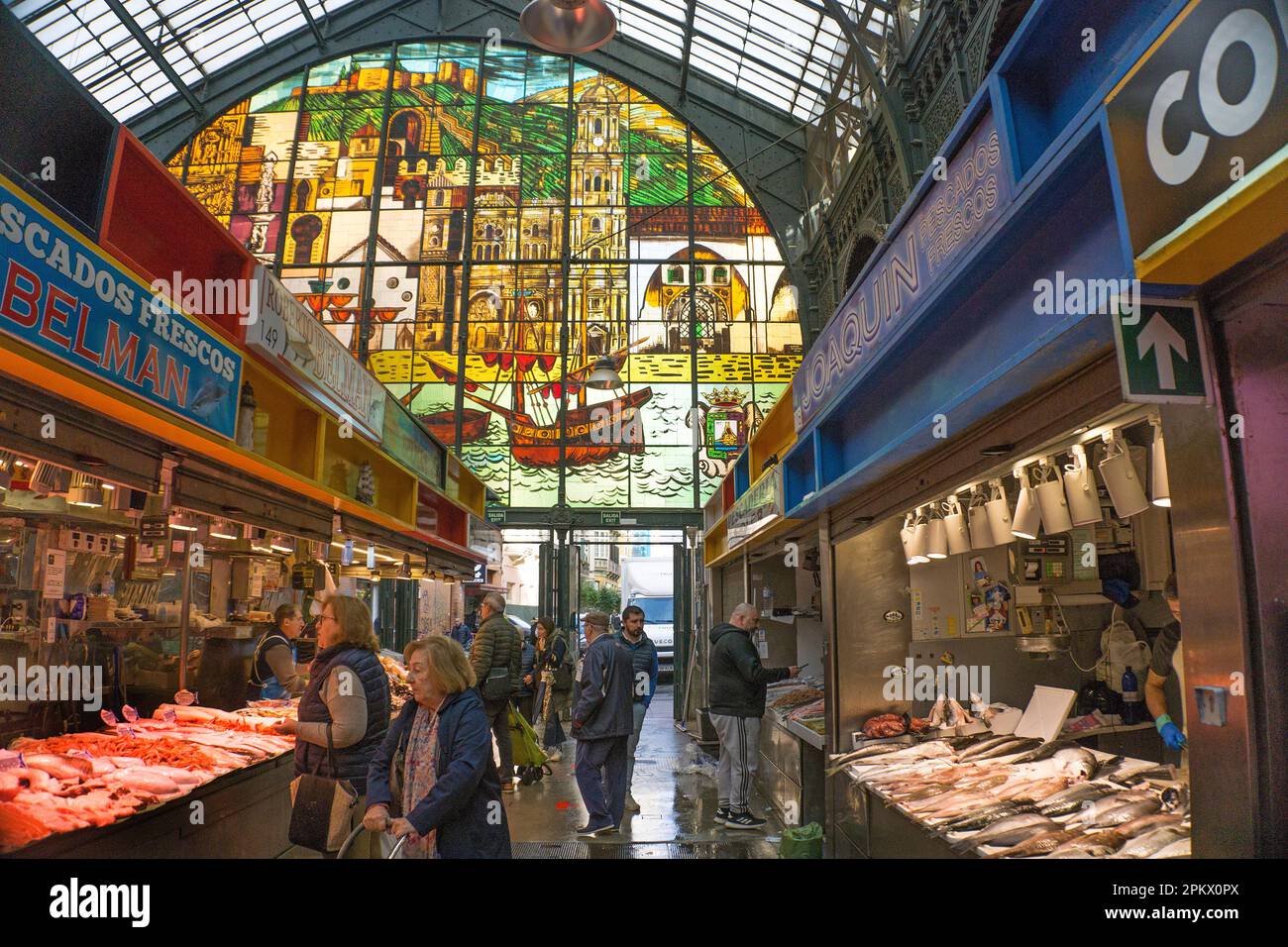 Frischer Fisch und Meeresfrüchte im „Mercado Central de Atarazanas“, Altstadt von Malaga, Andalusien, Costa del Sol, Spanien, Europa Stockfoto