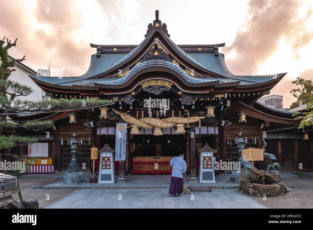 26. März 2023: Kushida-Schrein, ein 757 gegründeter Shinto-Schrein in Hakata Ku, Fukuoka, Japan. Es ist den Göttern von Ohatanushi no gewidmet Stockfoto