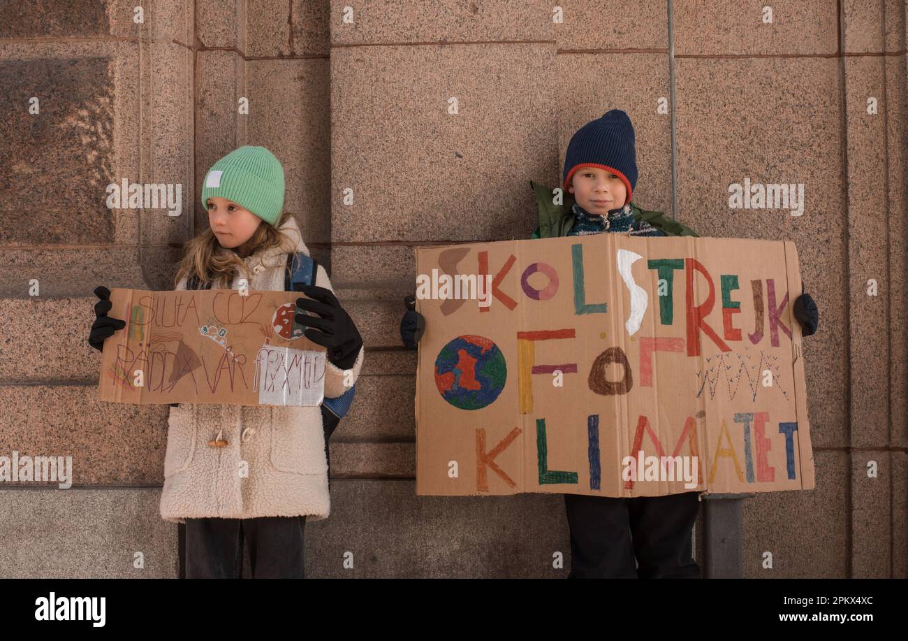 Kinder, die wegen des Klimawandels aus der Schule in Stockholm streiken. Stockfoto
