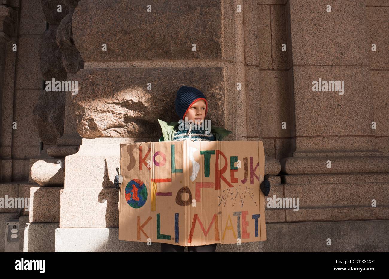 Ein Junge, der für den Klimawandel in Stockholm streikt. Stockfoto