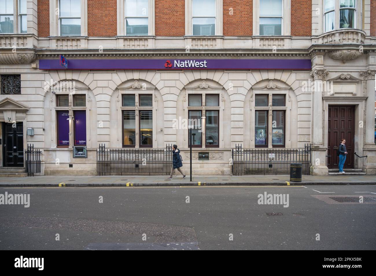 Außenansicht der National Westminster Bank, NatWest, Henrietta Street, Covent Garden, London, England, Großbritannien. Stockfoto