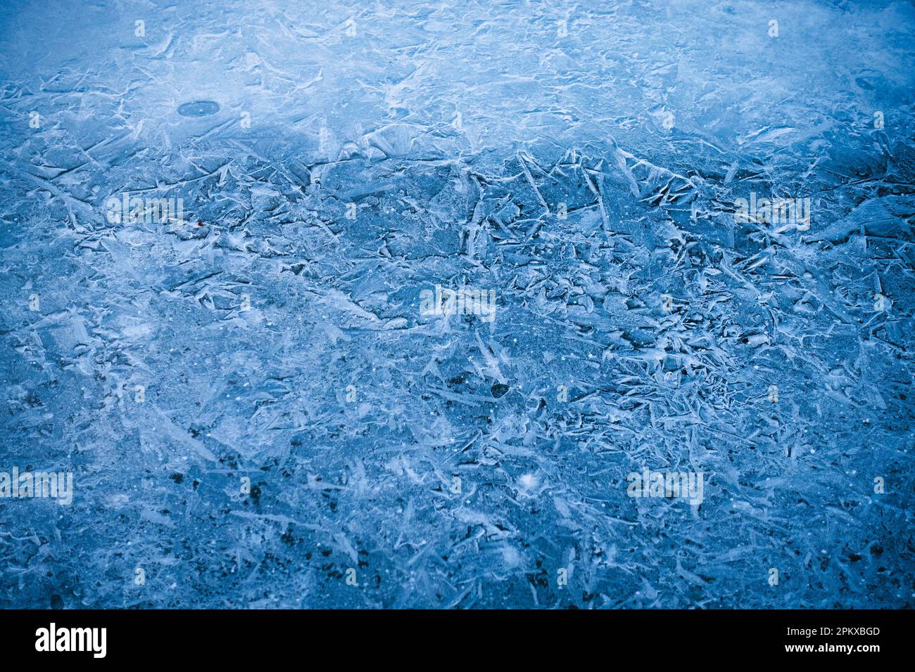 Wunderschöne natürliche, gefrorene See-Strukturmuster im Winter Stockfoto