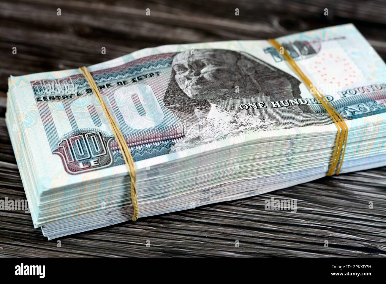 Wie Viel Sind 100 ägyptische Pfund In Euro Rechnungen ausgeben -Fotos und -Bildmaterial in hoher Auflösung – Alamy