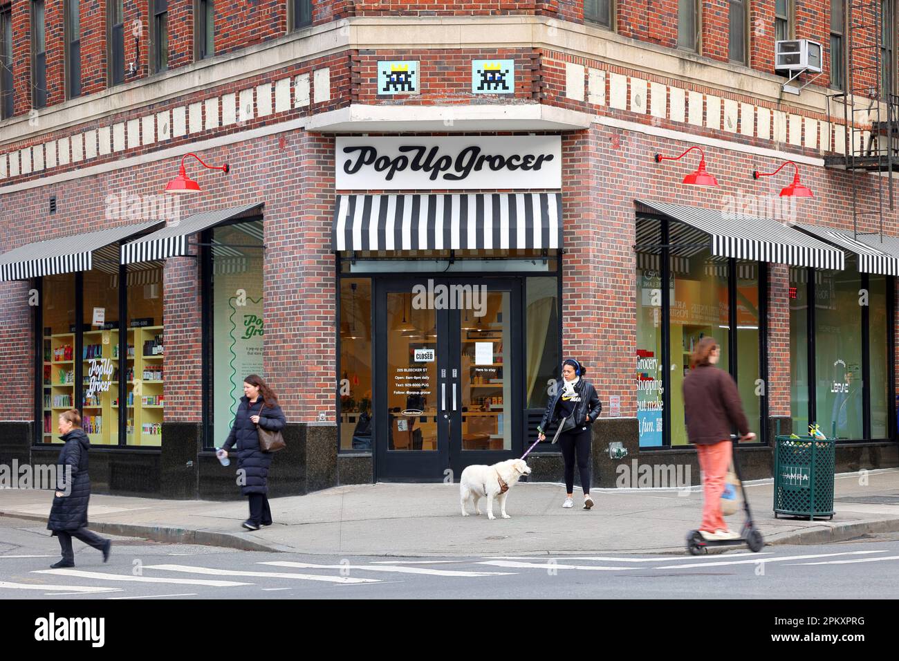 Pop Up Grocer, 205 Bleecker St, New York, New York, NYC, Foto eines ausgewählten Lebensmittelgeschäfts in Manhattans Greenwich Village Stockfoto