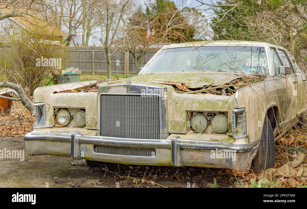 Verlassener Lincoln Continental Stadtwagen Stockfoto